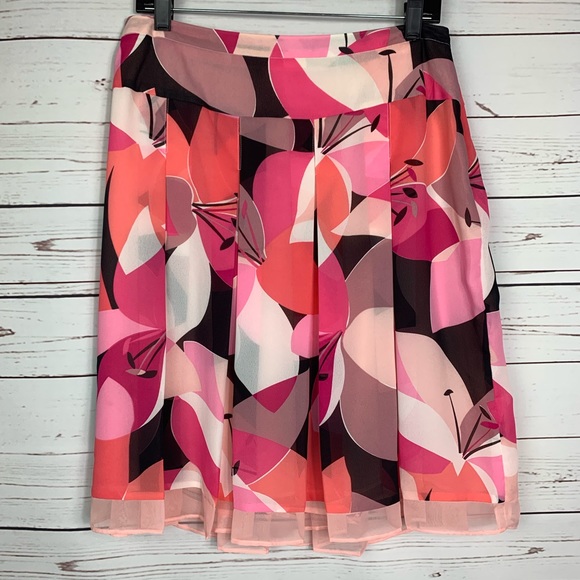 Worthington Dresses & Skirts - Worthington Skirt Pleated Lined Geometric Flowers